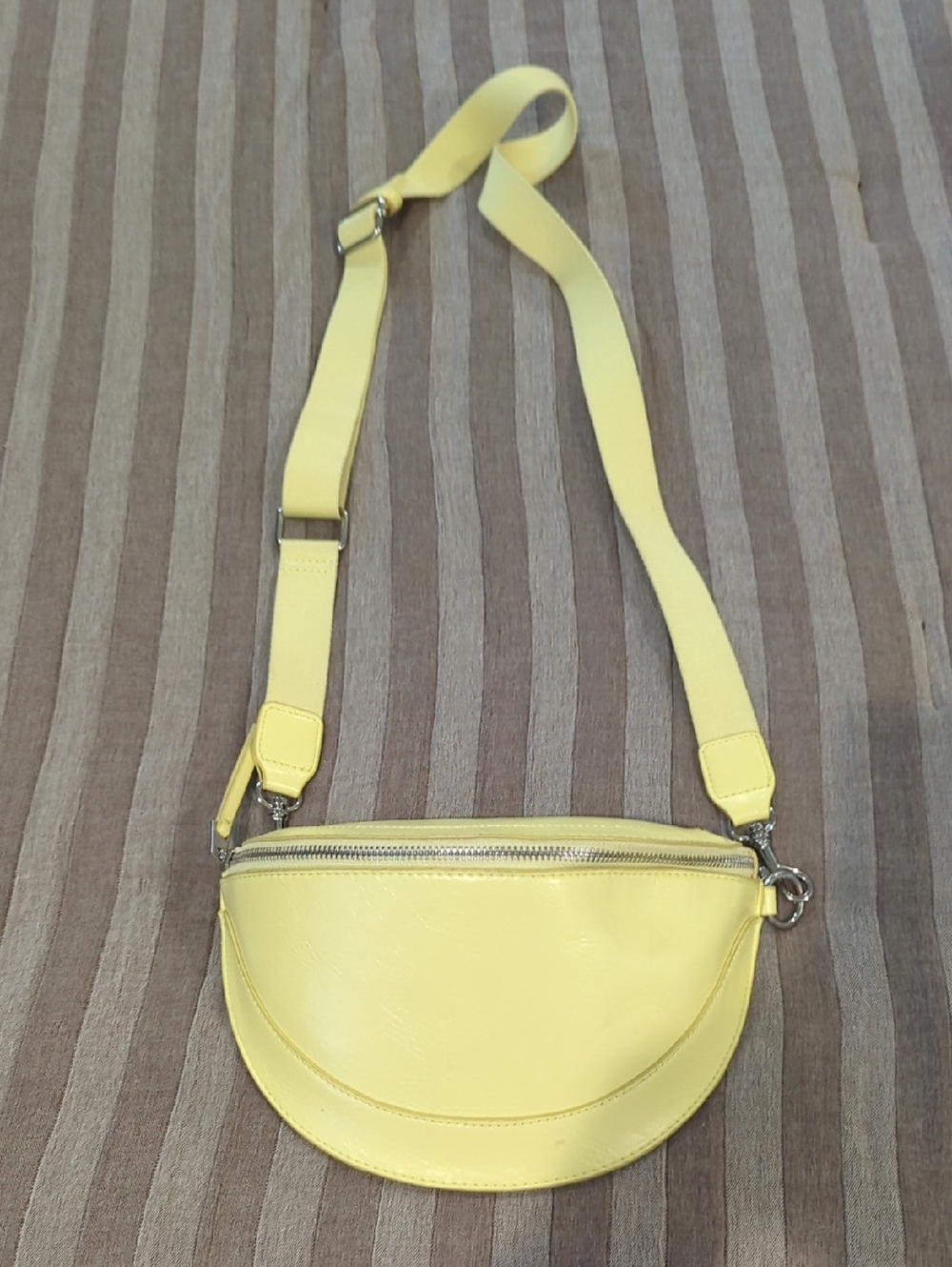 Universal Thread Yellow Crossbody Belt Bag - Casual Everyday Carry